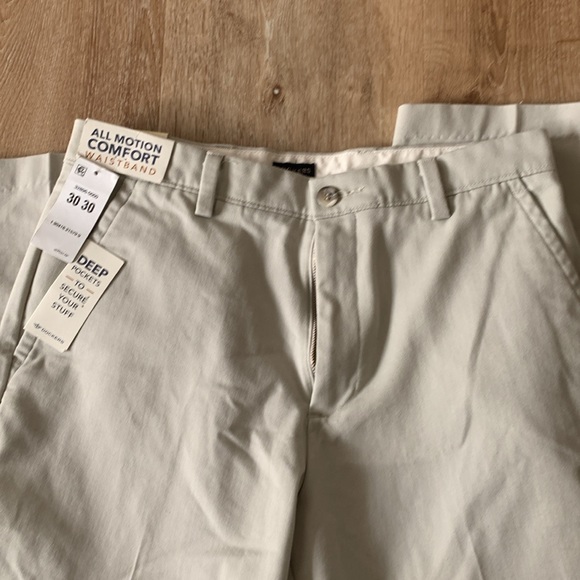 Dockers men’s pants size 30 x 30, easy khaki, classic fit. Brand new with tags - Picture 3 of 5